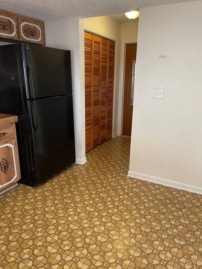 Building Photo - Spacious two bedroom two bath one car garage great location