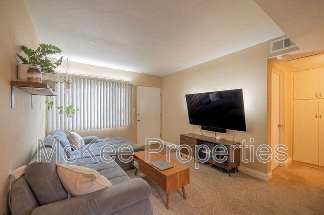 Primary Photo - 2315 Brant St