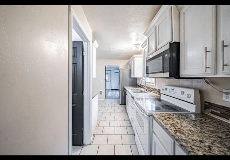 Building Photo - 953 N Blvd