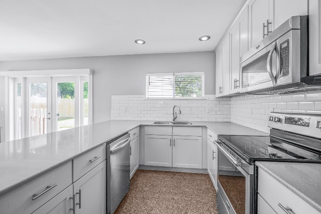 Building Photo - 302 Loruna Dr