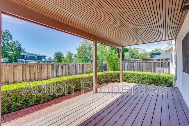 Building Photo - 3806 Century Dr