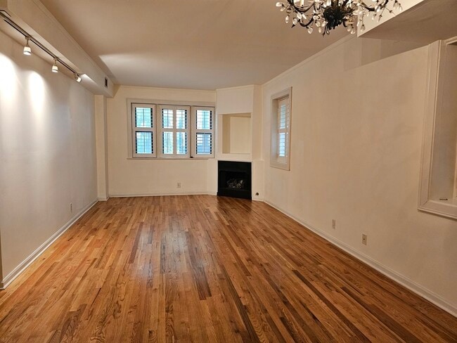 Building Photo - 1234 N Dearborn St