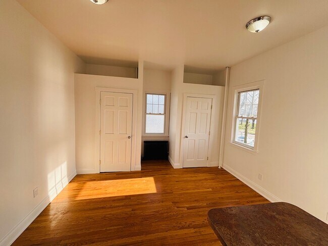 Building Photo - 420 Littleworth Ln