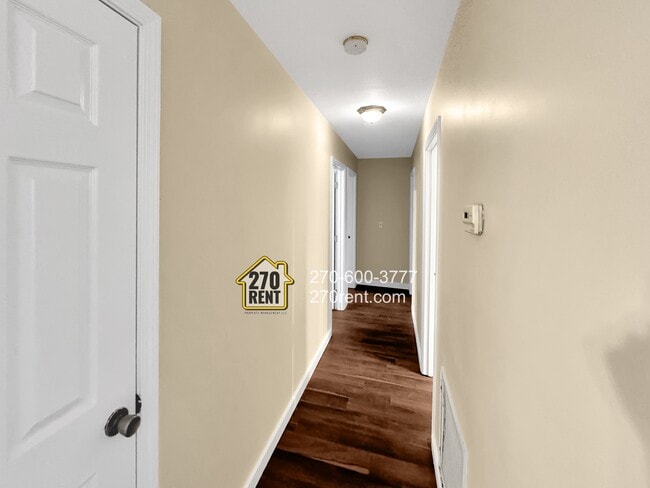 Building Photo - 403 E 7th St