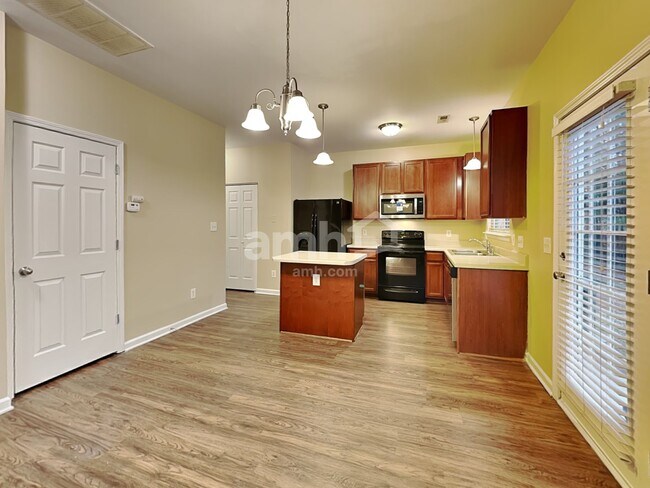Building Photo - 906 Reedy Way