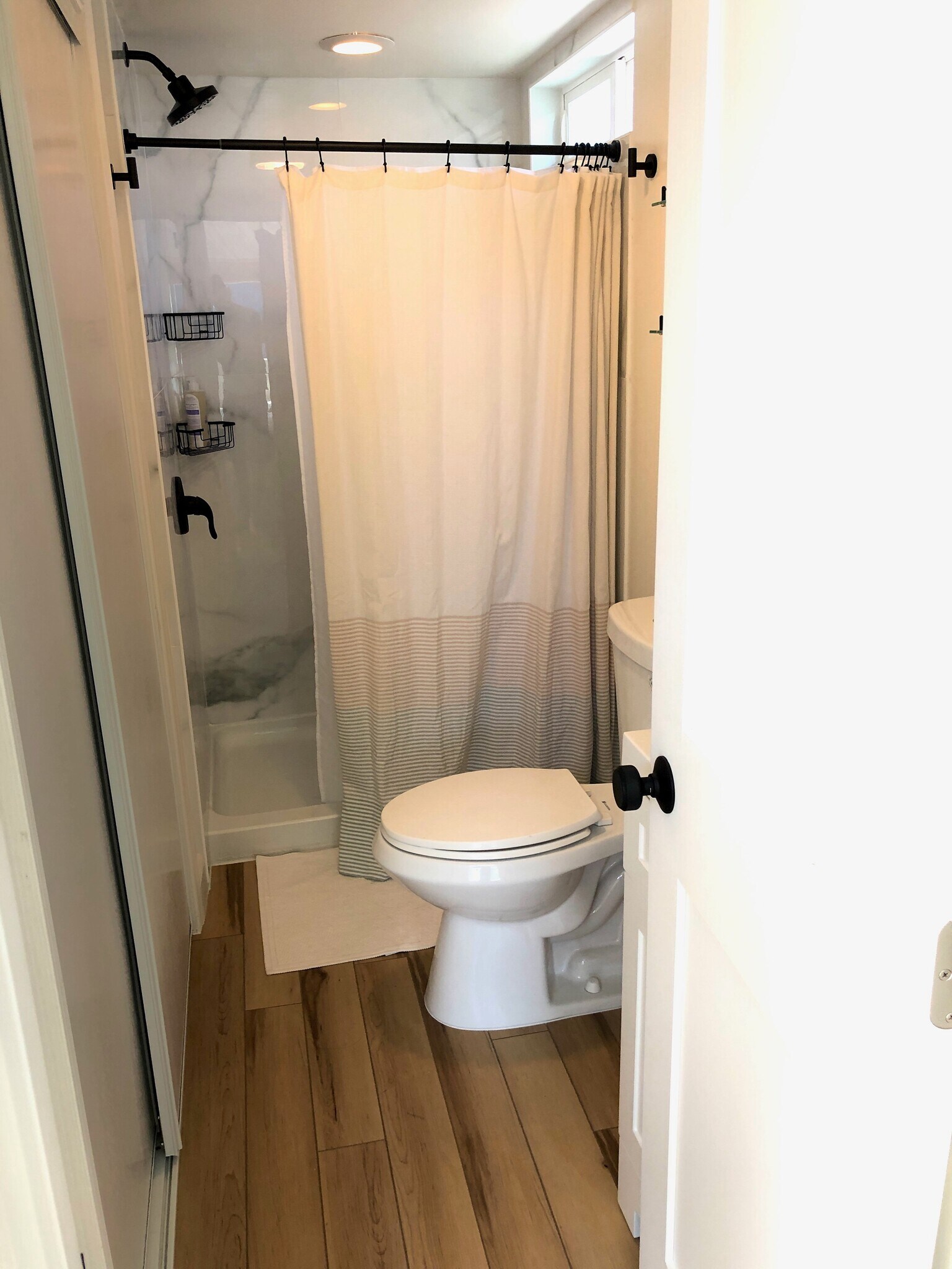 Full-sized bathroom with standing shower - 3718 Revere Ave