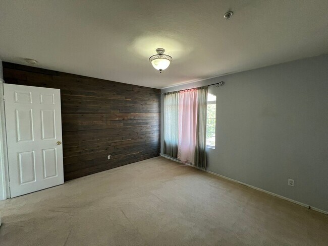 Building Photo - 13539 Whipple St