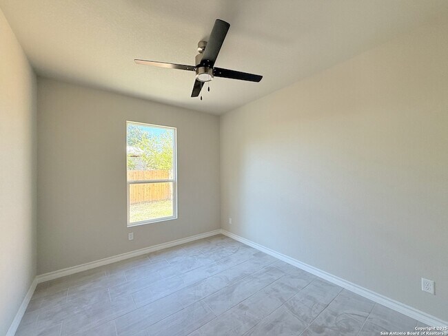 Building Photo - 411 Moselle Ave