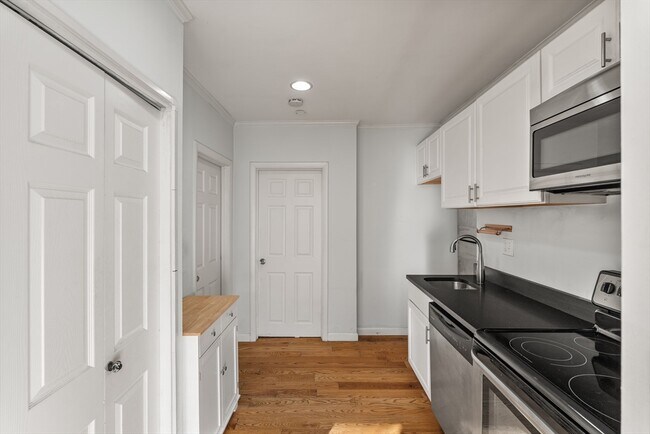 Building Photo - 7 Burrill Pl