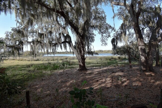 Building Photo - 2B 1.5B Townhome for Rent in Seffner