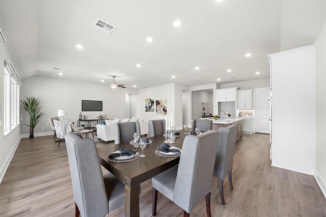 Building Photo - 10022 Serenity Grv Dr