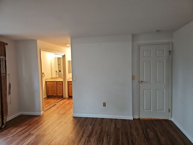 Building Photo - Amazing 3B/3B Single Family Home near Microsoft, prime Redmond location