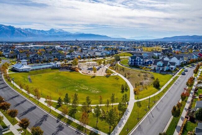 Building Photo - 5032 Bear Trap Dr