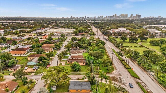 Building Photo - 2800 NW 6th Ct