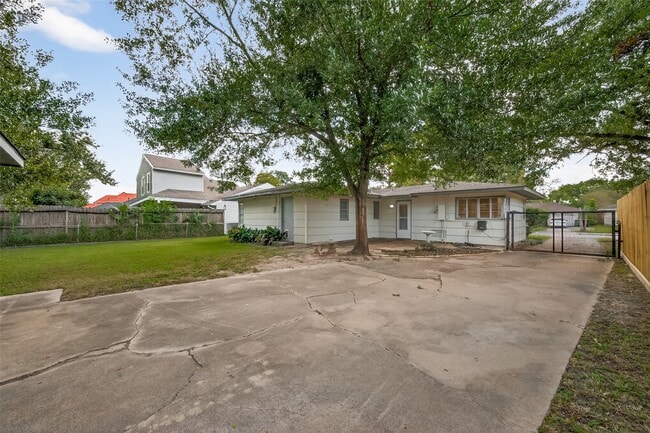 Building Photo - 3314 Westridge St