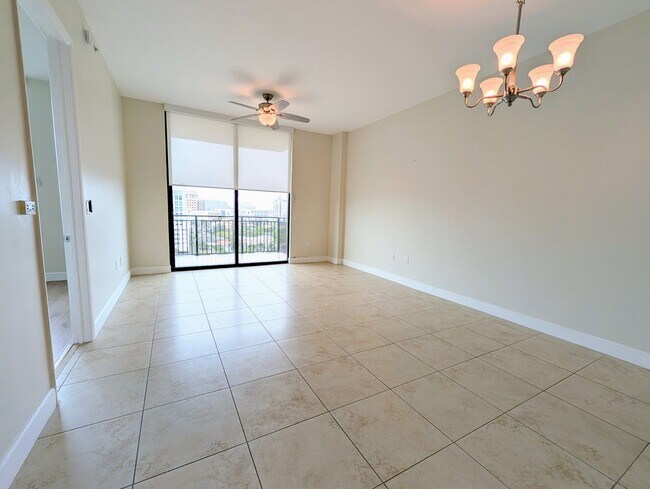 Building Photo - Modern 1BR/1BA Condo with 2 Parking Spaces – Prime Coral Gables Location