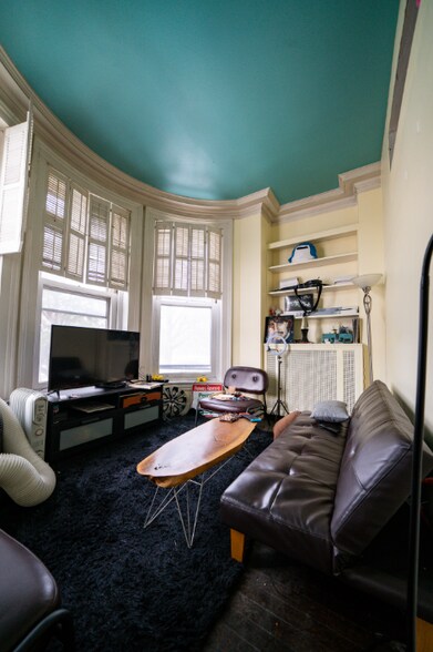 Building Photo - 52 Fenway