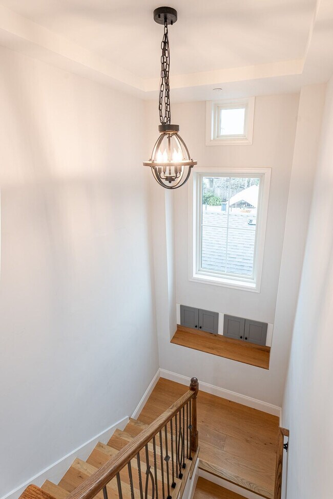 Building Photo - 661 Hampshire Ave