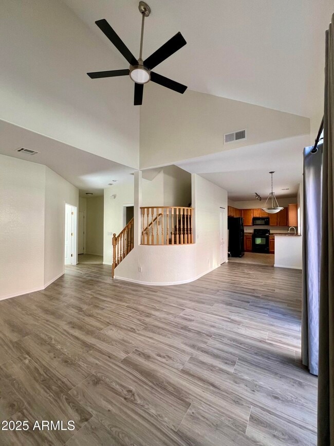 Building Photo - 1015 S Val Vista Dr