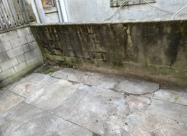 Building Photo - Great 2 bedroom available NOW!