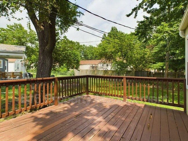 Building Photo - 1323 Meadow Lake Terrace