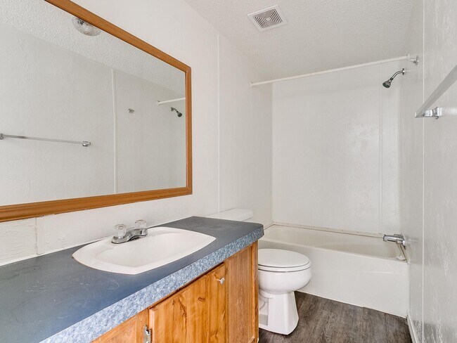 Building Photo - 3bed/2bath Mobile Home Available on 1.3 Acres in Noble!