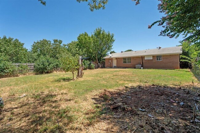 Building Photo - 5221 Foster Dr