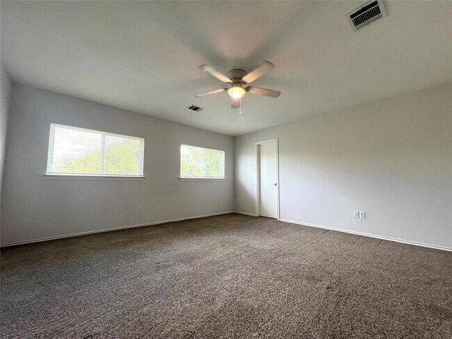 Building Photo - 2423 Glen Field Dr