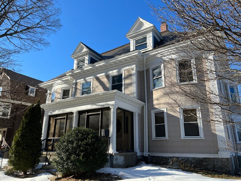 Building Photo - 731 Cambridge St