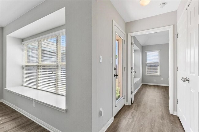 Building Photo - 907 Yabers Ct