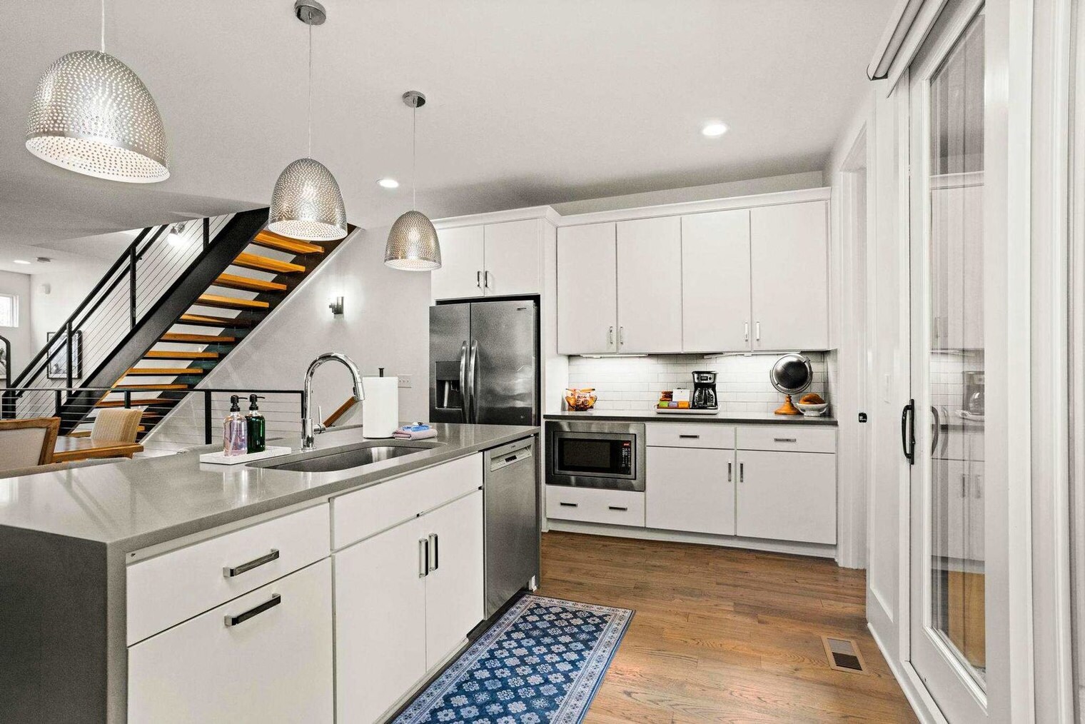 Building Photo - 776 E Argyle Ave