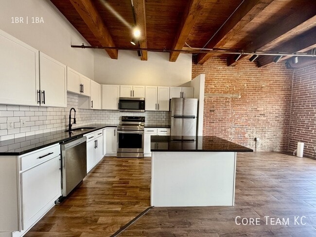 Building Photo - 204 Walnut St