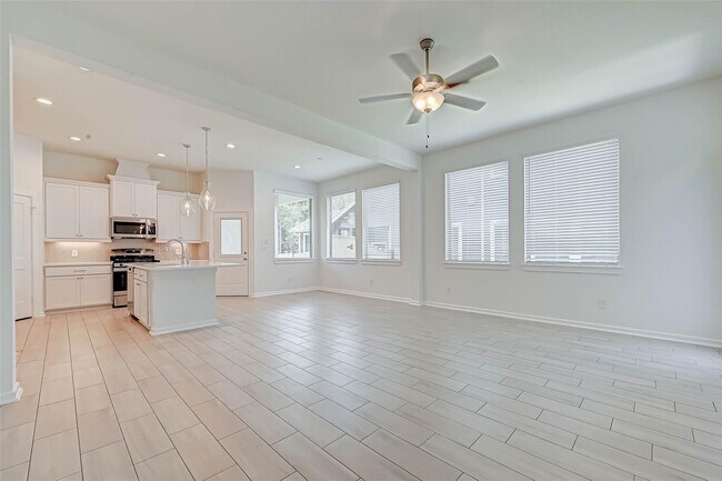 Building Photo - 580 Longleaf Pine Dr