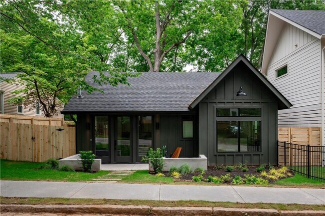 Primary Photo - 1242 Colmer Ave SE