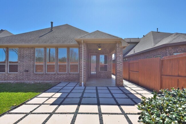 Building Photo - 28006 Laurel Garden Ln