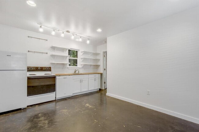 Building Photo - 4805 Brighton Rd