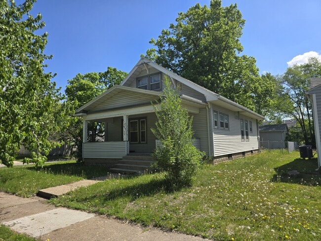 Primary Photo - 450 Cutler St