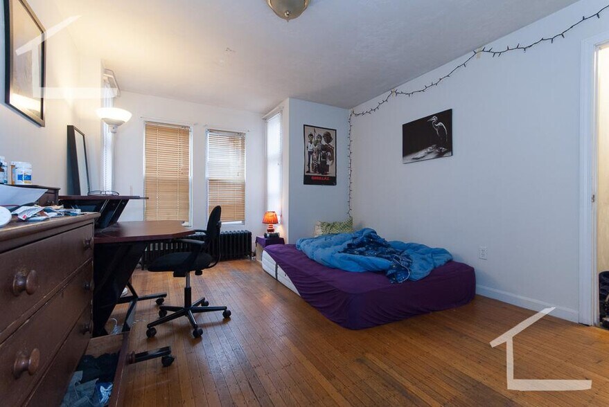 Building Photo - 86 Linden St