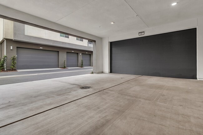 Building Photo - 1879 Union St