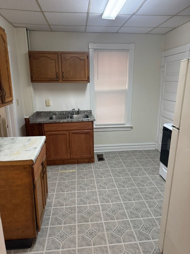 Building Photo - 3 bedroom, 1 bath, 2 story single family house