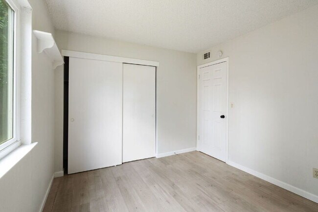 Building Photo - 9417 Aizenberg Cir