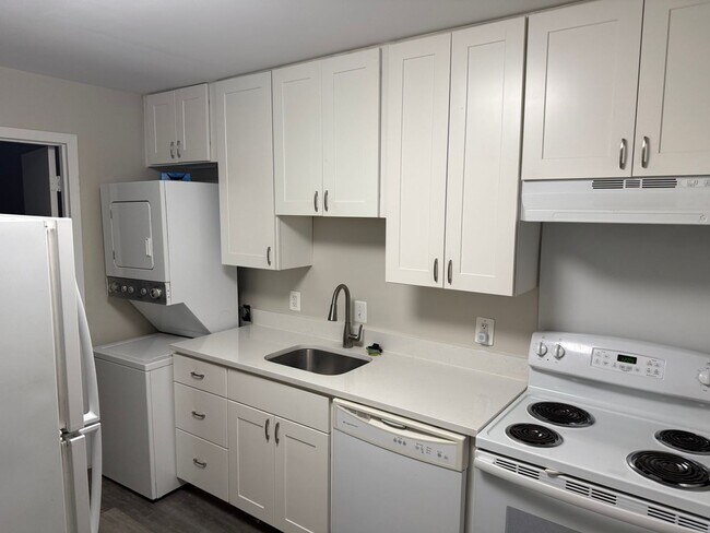 Building Photo - Spacious Ground Floor Condo in Silver Spring