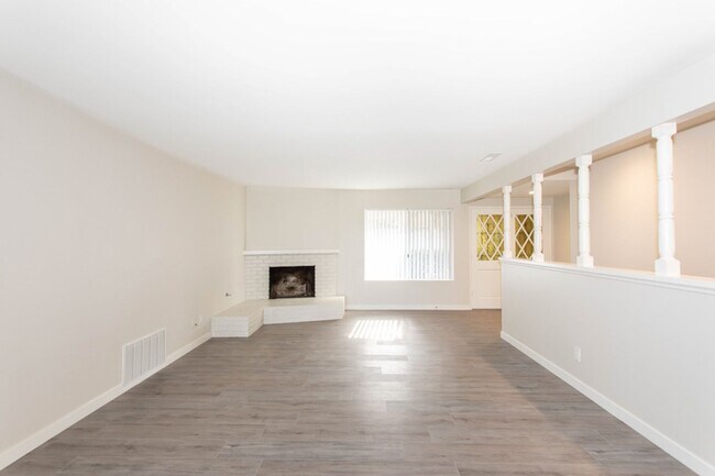 Building Photo - Beautiful 4 bed/2 bath single-story home w/ocean view! Close to the Beach & Carlsbad Village!