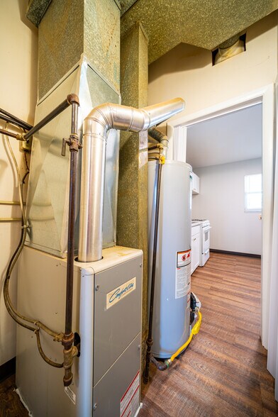 Building Photo - 467 Julien Ave