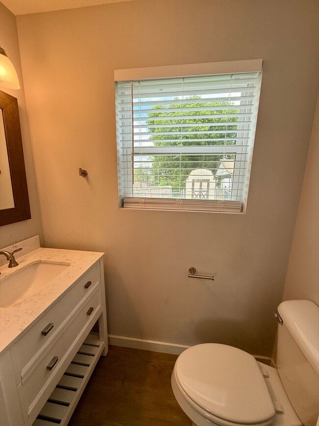 Building Photo - Knoxville 37921 - 2 bedroom 1.5 bath - cal...