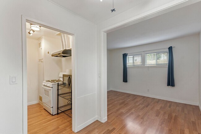 Building Photo - 4025 La Salle St