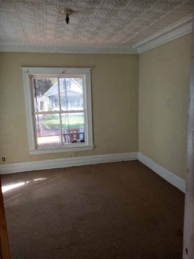 Building Photo - 82 Harris St