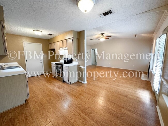 Building Photo - 921 Park Pl Blvd