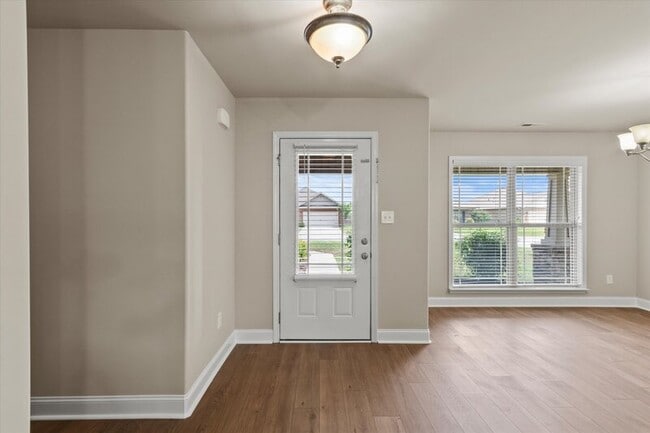 Building Photo - 127 Pembridge Ln