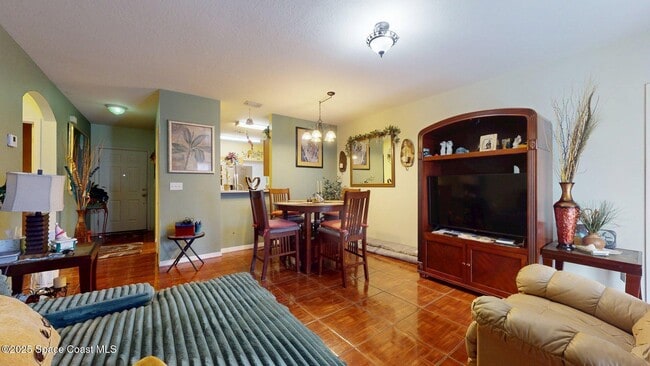 Building Photo - 824 Temple St